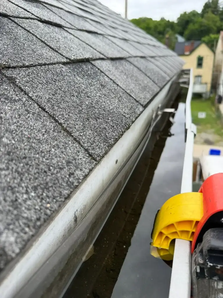 Gutter cleaning and repair in Pittsburgh, PA